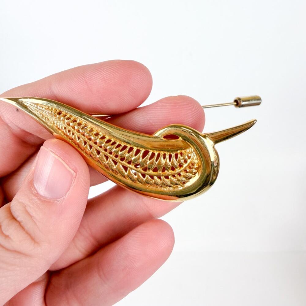 Gold Tone Stick Pin Leaf Design Lapel Pin